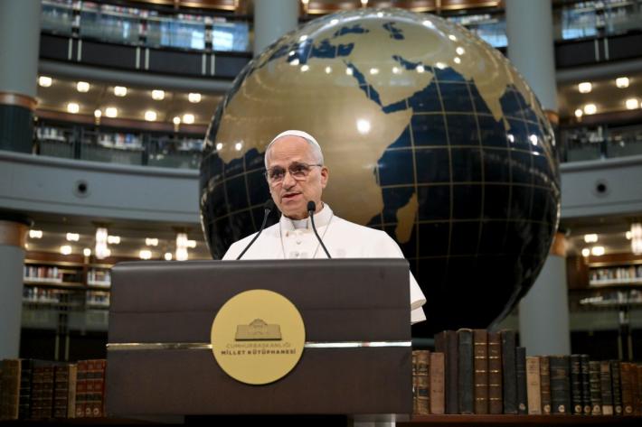 Il Papa ad Ankara "La Turchia sia fattore di stabilit&agrave; per pace giusta"