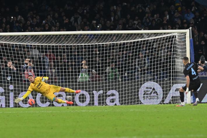 Napoli ai quarti di Coppa Italia, il Cagliari si arrende ai rigori