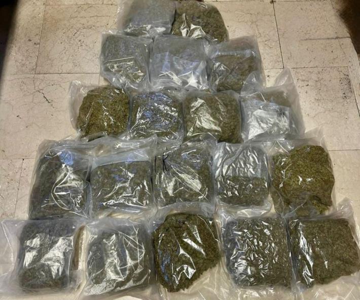 Arrestati a Bologna due trafficanti di droga con 20 kg di marijuana
