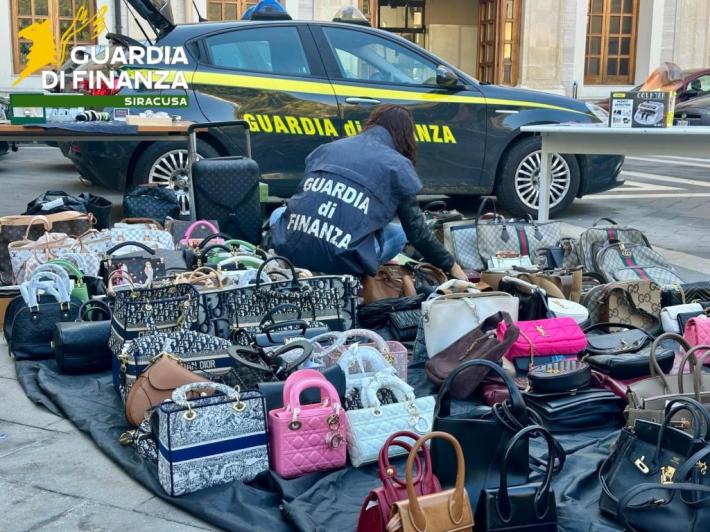 Smantellato giro falsi di lusso, percettore Reddito cittadinanza con Lamborghini