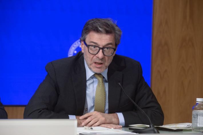S&P conferma per l'Italia il rating e aumenta outlook, Giorgetti "Lavoro paga"