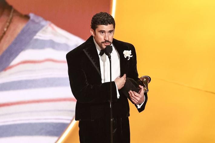 Grammy nel segno di Bad Bunny e delle proteste anti-ICE. Trump "Show inguardabile"