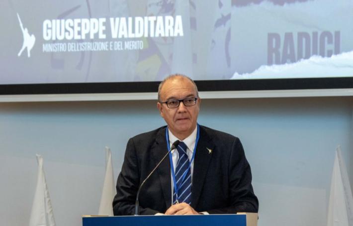 Valditara "Sul divieto uso dei social per under 16 decide il Parlamento"