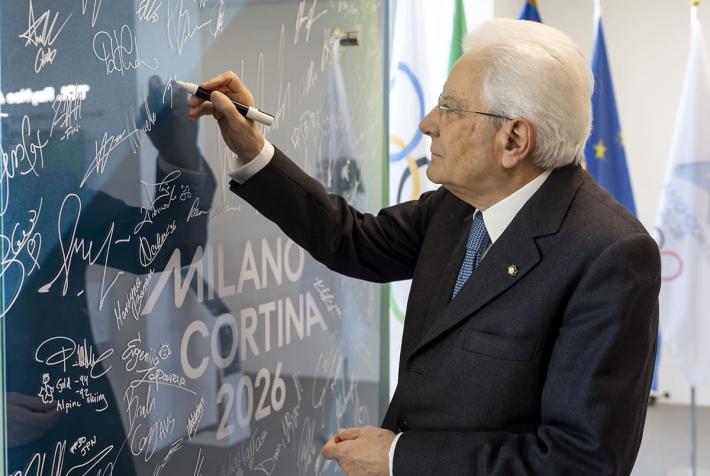 Mattarella visita azzurri al villaggio olimpico "Esserci gi&agrave; un successo"