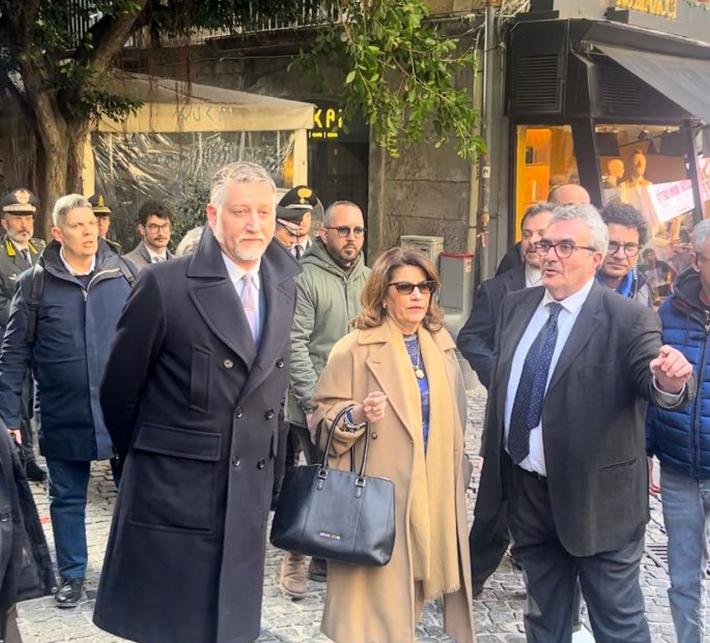 Giuli "Massimo sforzo del governo per il restauro del teatro Sannazaro"