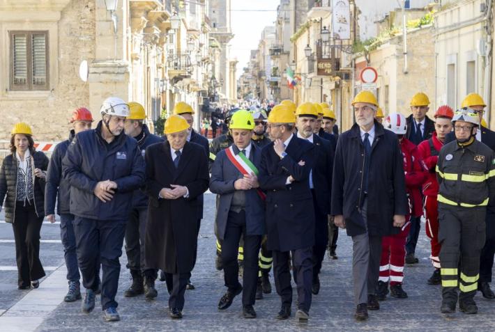 Mattarella in visita a Niscemi, "Ci siamo e stiamo lavorando"