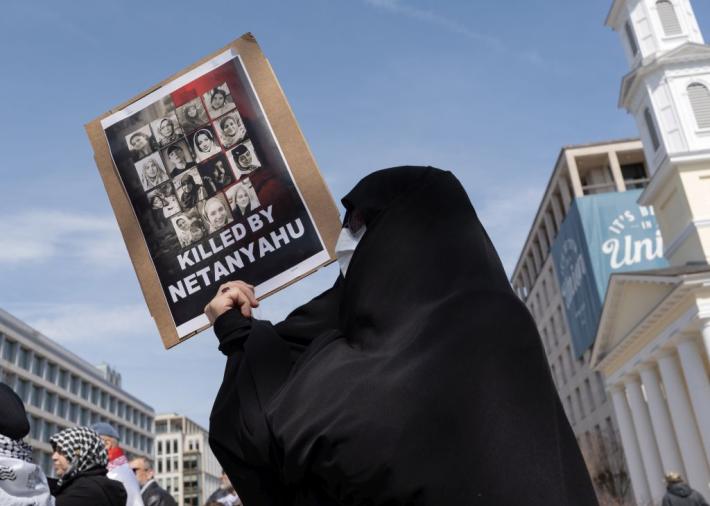 Iran, Pasdaran "Daremo la caccia a Netanyahu e lo uccideremo"