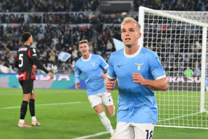 La Lazio batte il Milan 1-0, l'Inter ora a +8 sui cugini