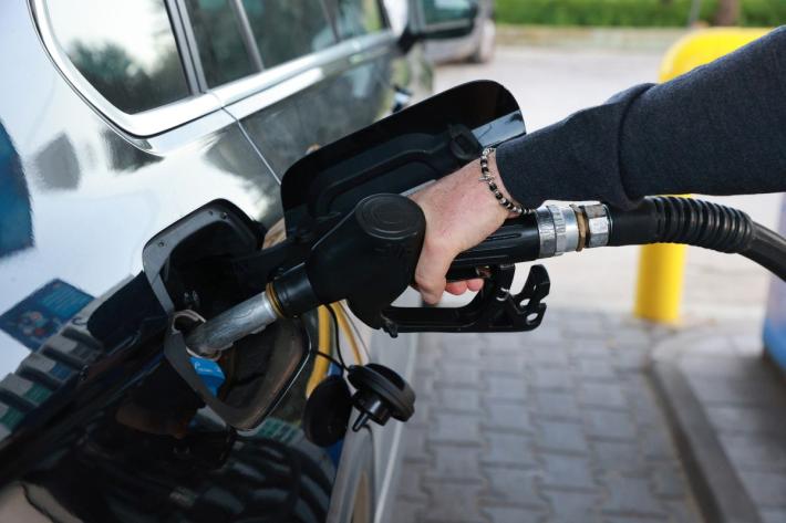 Carburanti, Mimit "Quasi il 60% dei distributori ha ridotto i prezzi"