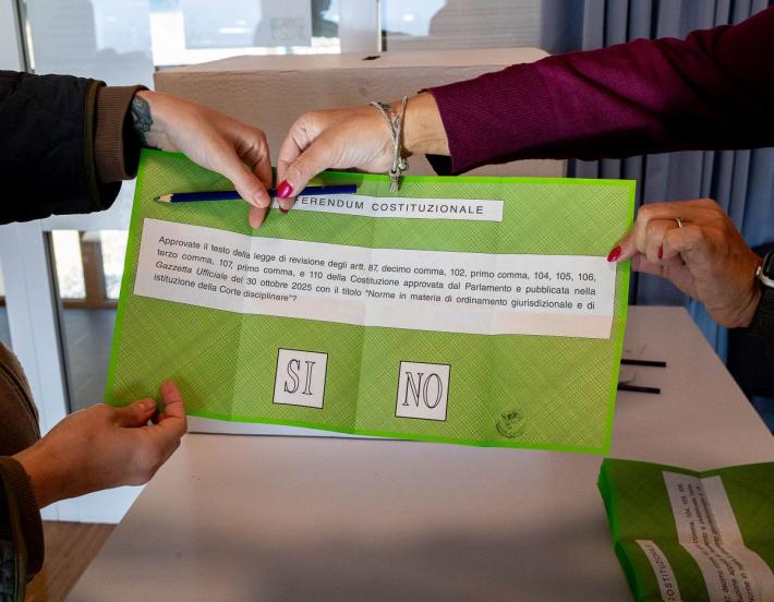 Referendum, per gli exit poll &egrave; davanti il No. Affluenza oltre il 58%