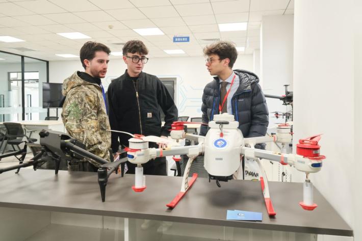 Cina e Italia formano talenti sull'uso di droni nell'economia a bassa quota