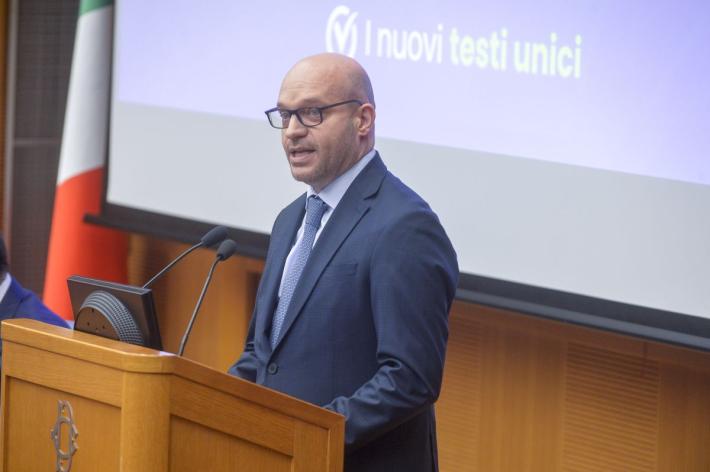 Fontana "Educare a un uso responsabile dell'intelligenza artificiale"