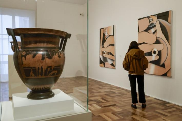 "Vortici", alle Gallerie d'Italia di Napoli Worth dialoga con la ceramica antica