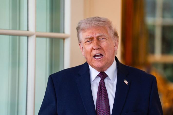 Trump "Qualcuno pu&ograve; dire a Papa Leone che l'Iran ha ucciso 42.000 manifestannti"