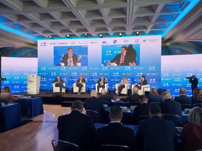 Confcom, per crescita serve lavoro di qualit&agrave;. Stop contratti pirata