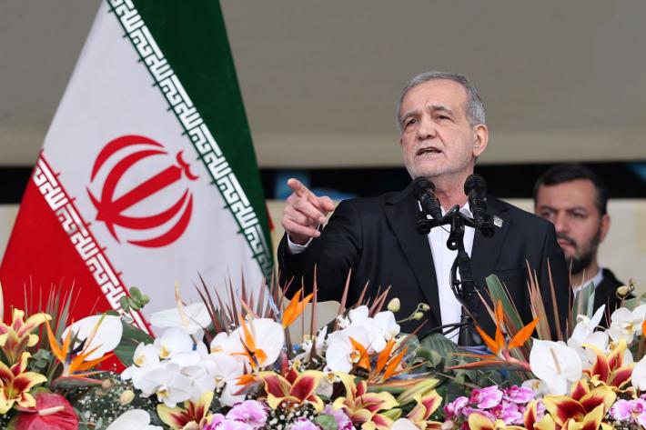 Pezeshkian "Trump non pu&ograve; negare all'Iran diritto a beneficiare del nucleare"