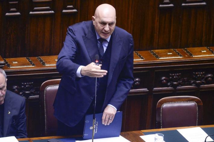 Iran, Crosetto "A Hormuz con l'Onu, ma il Parlamento dica s&igrave; anche senza suo ok"