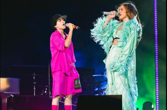 Pronome neutro sul palco per Emme, Xavier cambia sesso : JLo e Musk, i figli gender fluid protagonisti