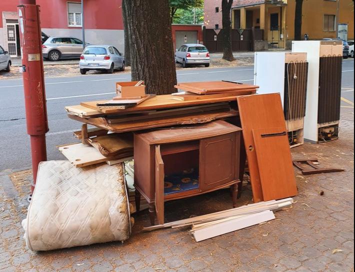 Viale Mentana, "Un nuovo punto di raccolta Iren alla fermata del bus?"