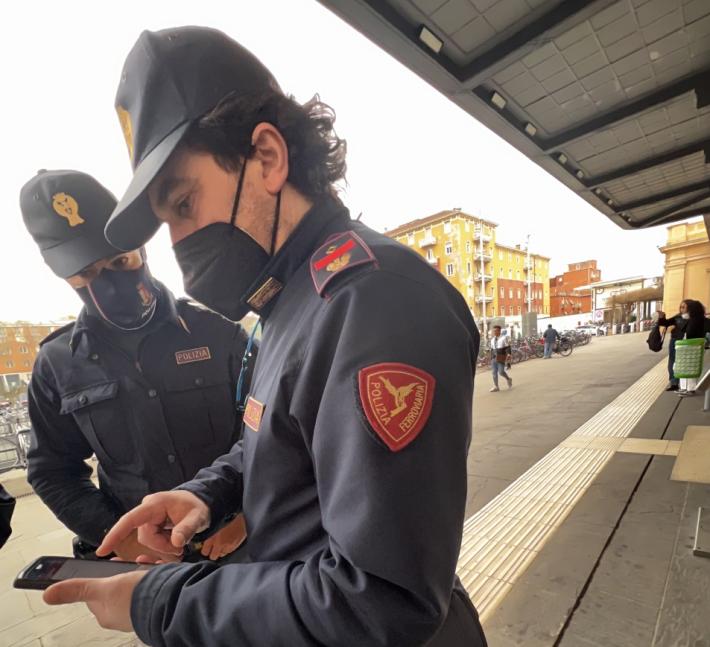 Su di lui pendeva un mandato d'arresto europeo: ma era in treno a Parma. 30enne arrestato dalla polfer