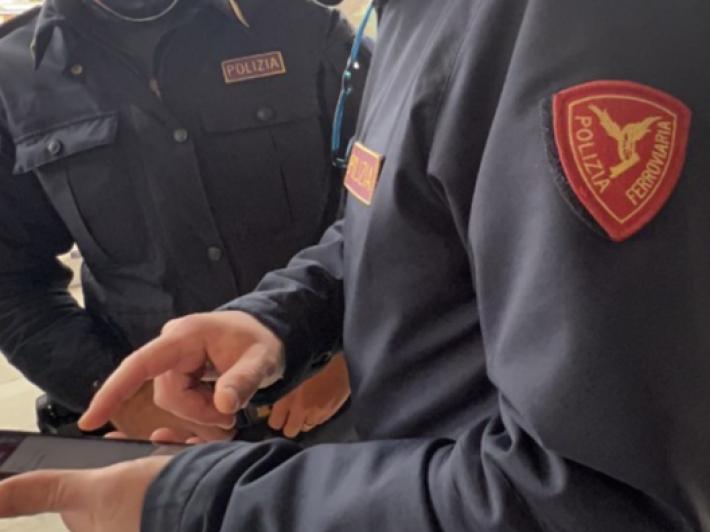 Su di lui pendeva un mandato d'arresto europeo: ma era in treno a Parma. 30enne arrestato dalla polfer