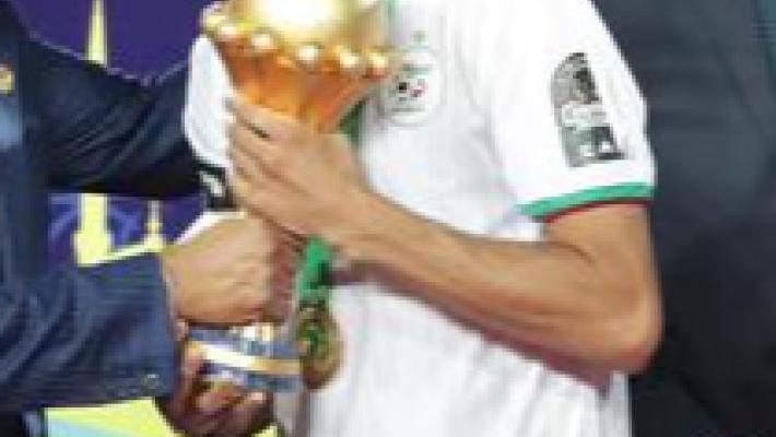 Il Pezzella della Coppa d'Africa: arbitro fischia due volte la fine del match.  5' e 1' prima del90'