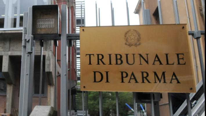 Imputato ruba il telefonino al pm durante il processo: arrestato
