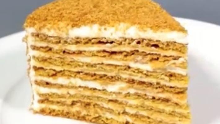 La torta Medovik, dalla Russiacon  dolcezza 