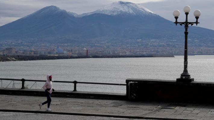Torna la neve sul Vesuvio