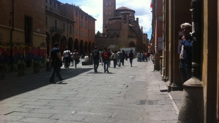 Rissa in zona universitaria a Bologna (con video virale): esplodono le polemiche
