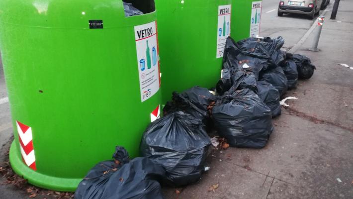 Viale Fratti, scene di ordinario degrado