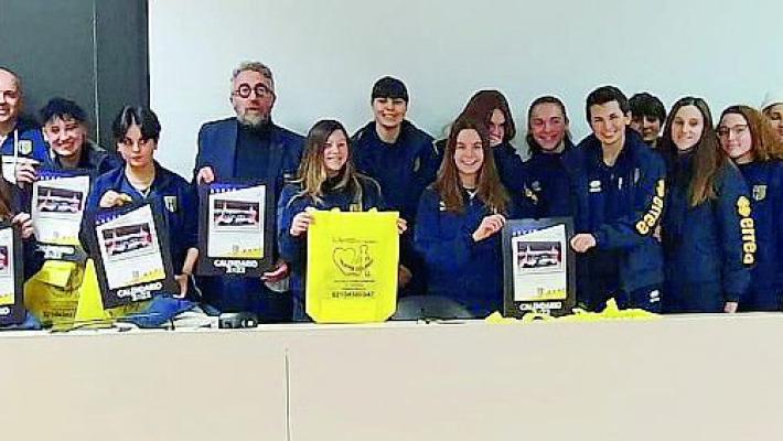 Modelle per un giorno per aiutare i bambini