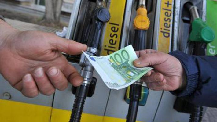 benzina aumenti distributore
