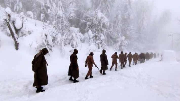 Pakistan: almeno 44 i morti per bufere neve, molti bambini 