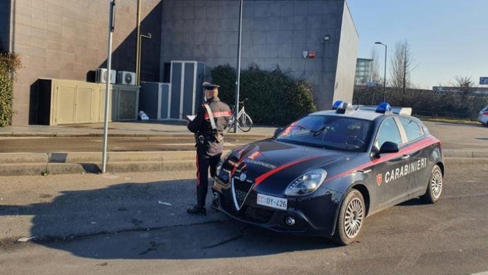  Voleva vendere sci rubati ma all'appuntamento si presentano anche i carabinieri