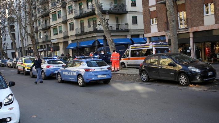 I timori dei residenti per il clochard che dorme in strada