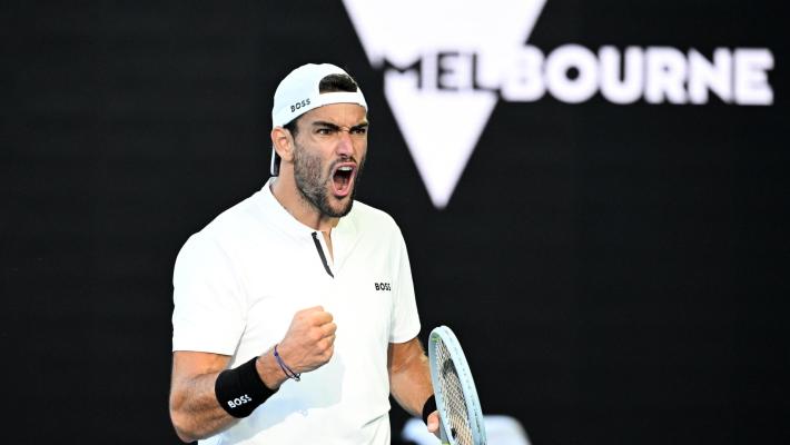 Berrettini piega il giovane asso spagnolo Alcaraz e vola agli ottavi