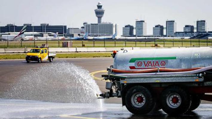 Dall'Africa ad Amsterdam nel carrello dell'aereo, chiedera' asilo