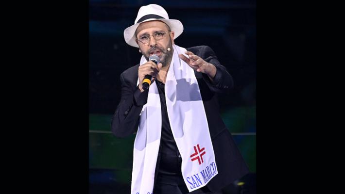 Vola Zalone, 16,2 mln all'ingresso, il virologo al 60%