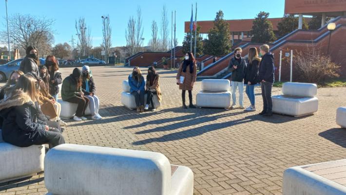  La Panchina Post Pandemica è ora all’Istituto Giordani