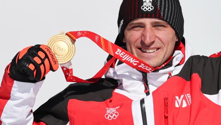 Mayer vince il Super G, entra nella storia: tre Giochi di fila