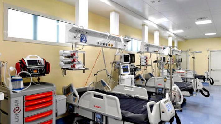 Covid: giovane mamma muore a Napoli, la neonata è  salva