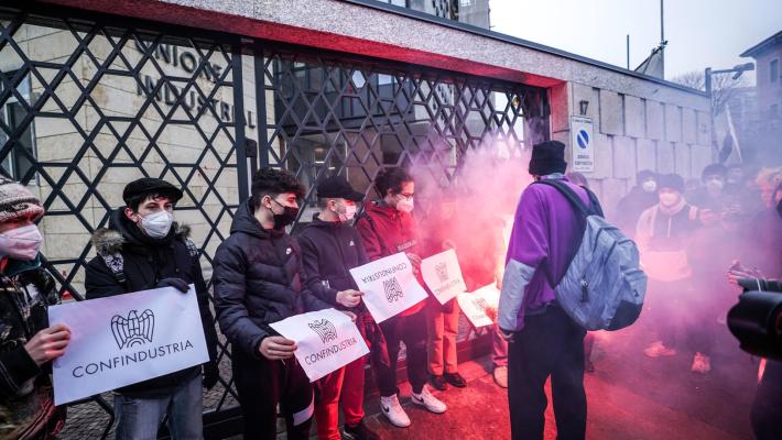 Scuola: assalto a Confindustria, 7 feriti tra forze ordine 
