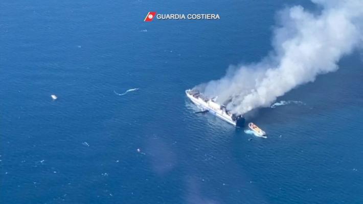 Incendio nave: riprese le ricerche dei 12 dispersi