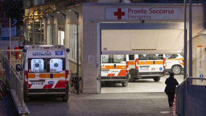 Accoltellamenti tra ragazzi di notte a Milano, 5 feriti  