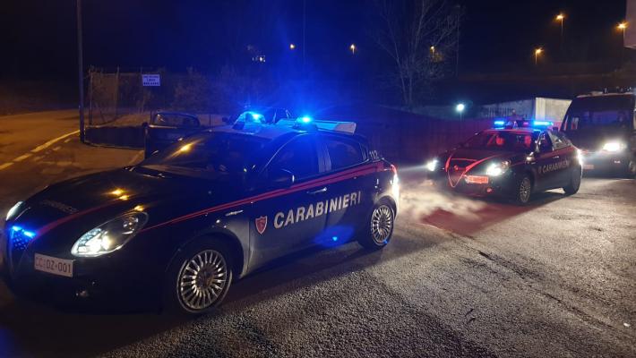 Bari, tenta di uccidere la fidanzata, la ferisce gravemente e si suicida