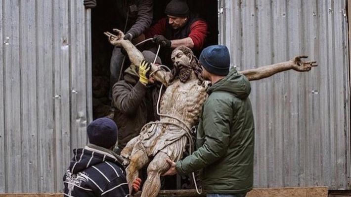 "Interrotta due volte da bombe russe l'evacuazione di civili da Mariupol". Putin: "Sono le autorità di Kiev a impedirlo".  Blinken da Macron a Parigi martedì. Kiev sotto assedio