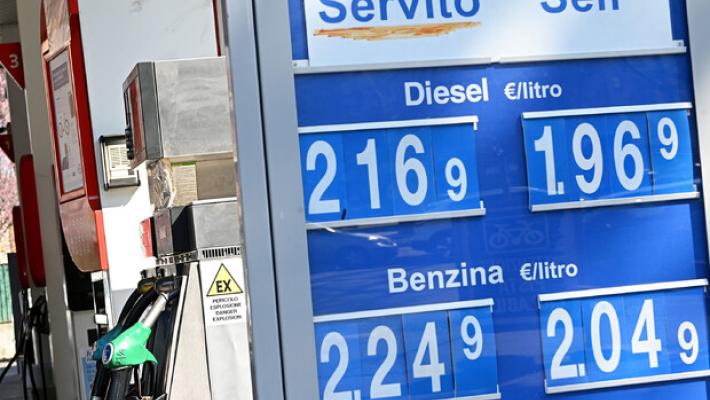 Caro carburanti: sindacati gestori, adeguamenti più  veloci