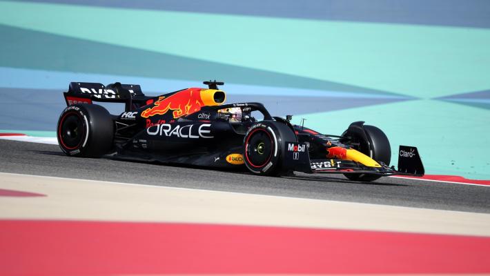 Dopo le libere Verstappen davanti alle due Ferrari. Lontano Hamilton