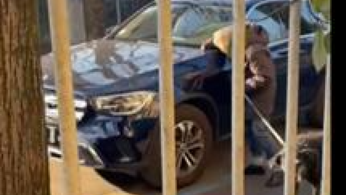 Polizia Locale. Anziana denunciata a piede libero: inseriva mozziconi accesi nelle auto in sosta